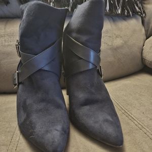 Like New! JustFab Navy Blue Booties / Sz 8.5 / 3.5 inch heel